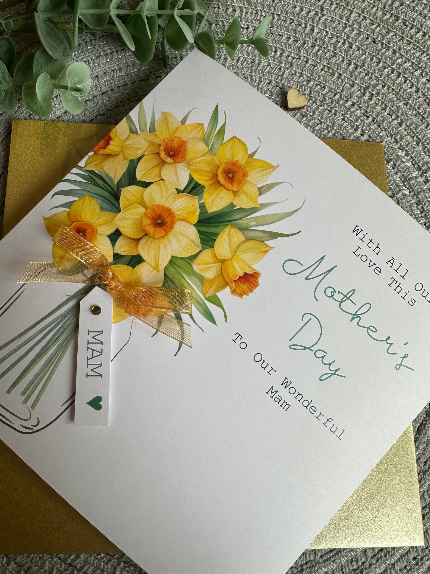 Personalised Mothers Day Vase with Daffodil Design and Optional Card