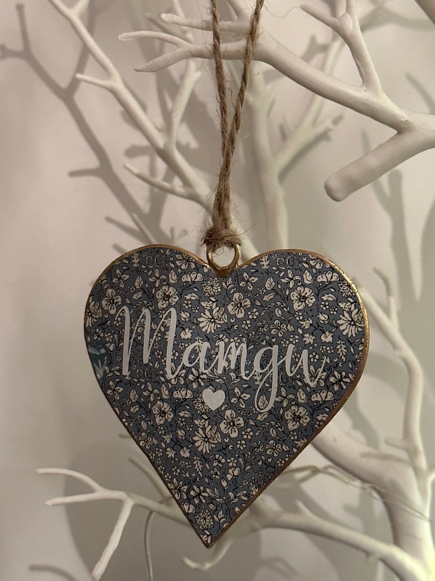 Personalised Floral Blue or Yellow Heart Hanger - Mum, Mamgu. Nana, Any name, Relation