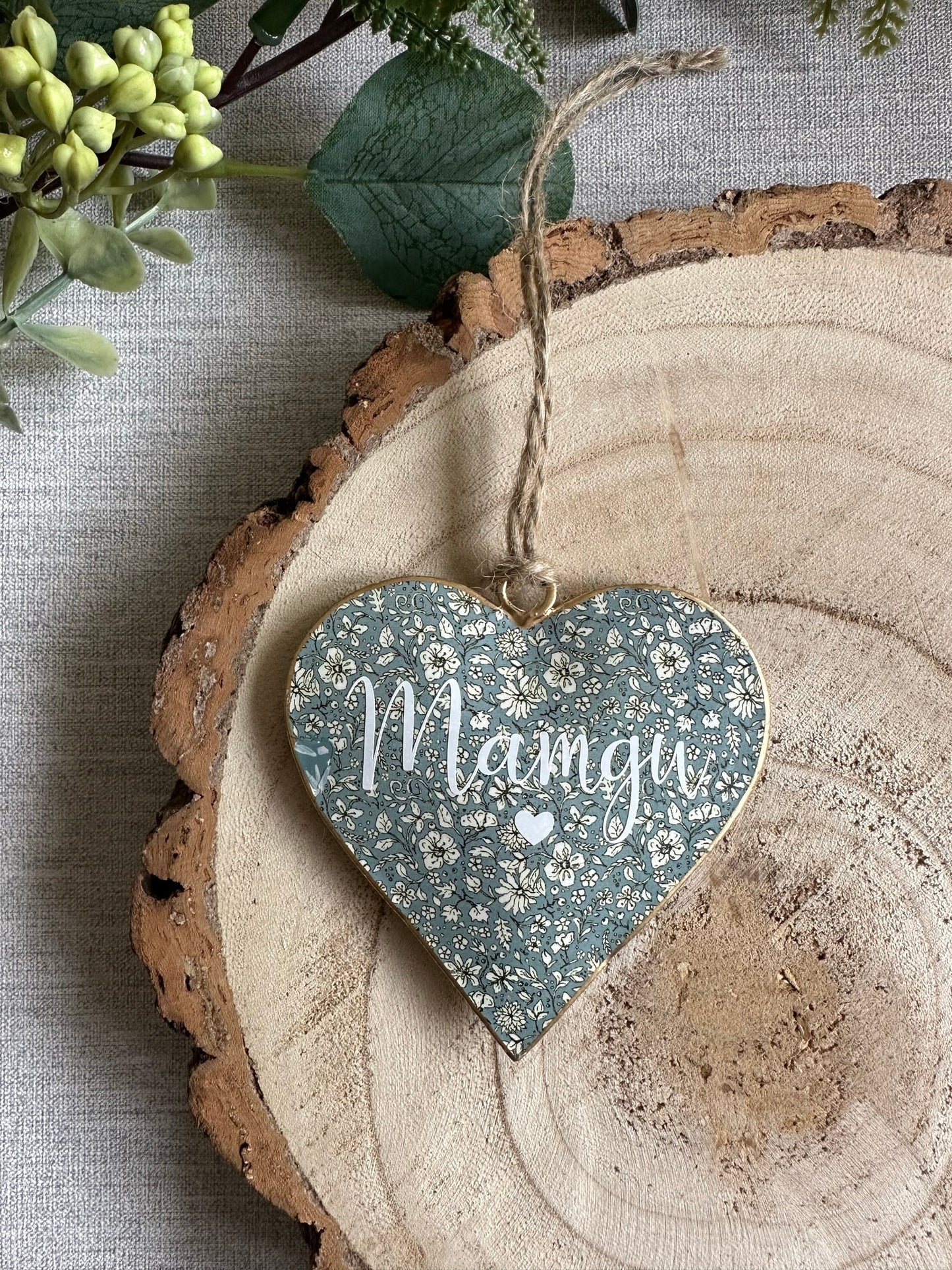 Personalised Floral Blue or Yellow Heart Hanger - Mum, Mamgu. Nana, Any name, Relation